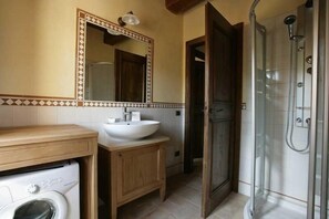 Appartamento, 2 camere da letto (Ponte) | Bagno | Doccia, set di cortesia gratuito, asciugacapelli, bidet