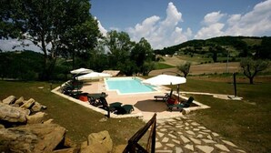 Outdoor pool - Borgo Belvederi (Camerino)