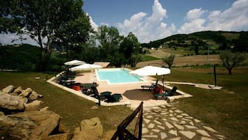Piscina stagionale all'aperto