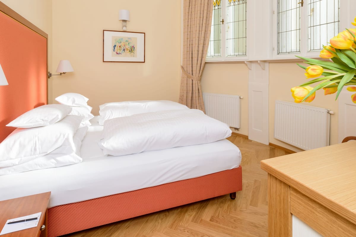 suite, balcony, park view | 1 bedroom, premium bedding, in-room safe, desk