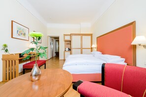 Triple Room, Park View | Premium bedding, in-room safe, desk, soundproofing