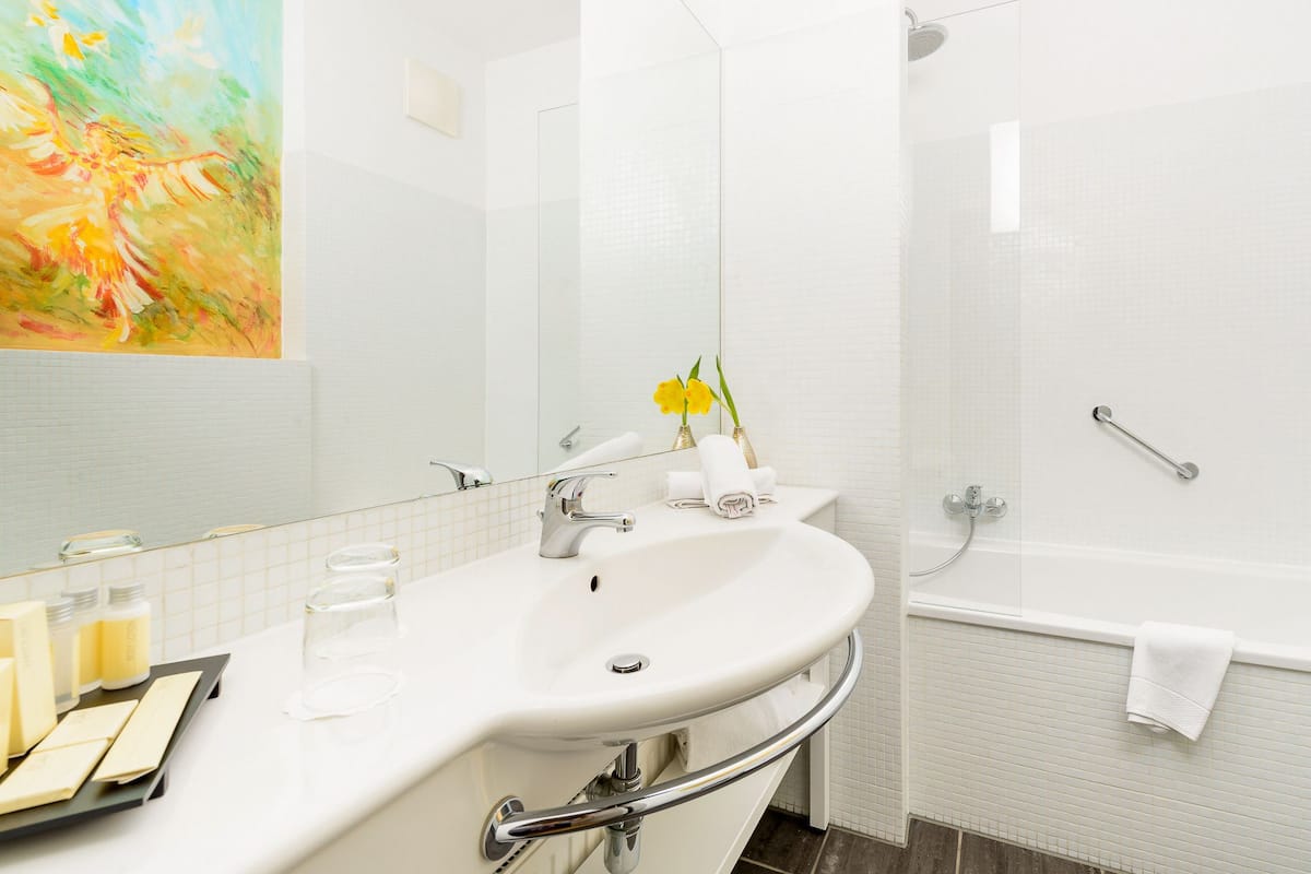 suite, balcony, park view | bathroom | combined shower/bathtub, deep-soaking bathtub, free toiletries