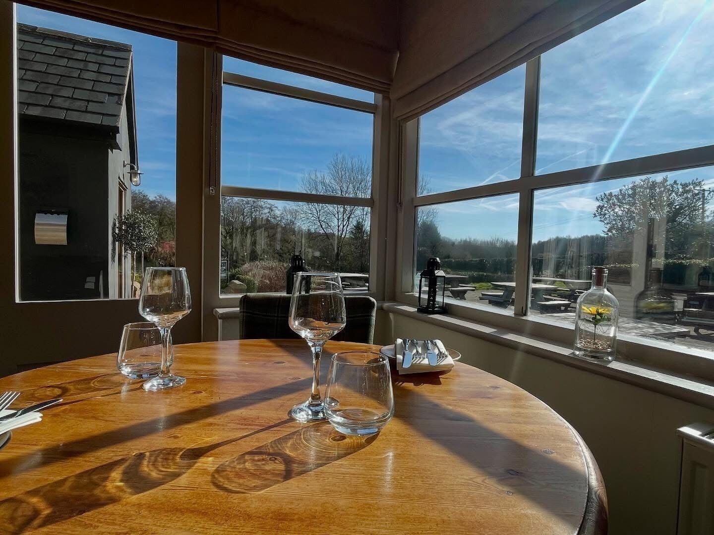 Se sirven desayunos, almuerzos, cenas y cocina británica 