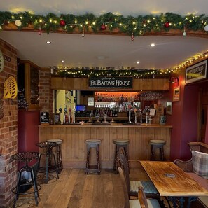 2 bars/lounges - The Baiting House and Lodges (Worcester)
