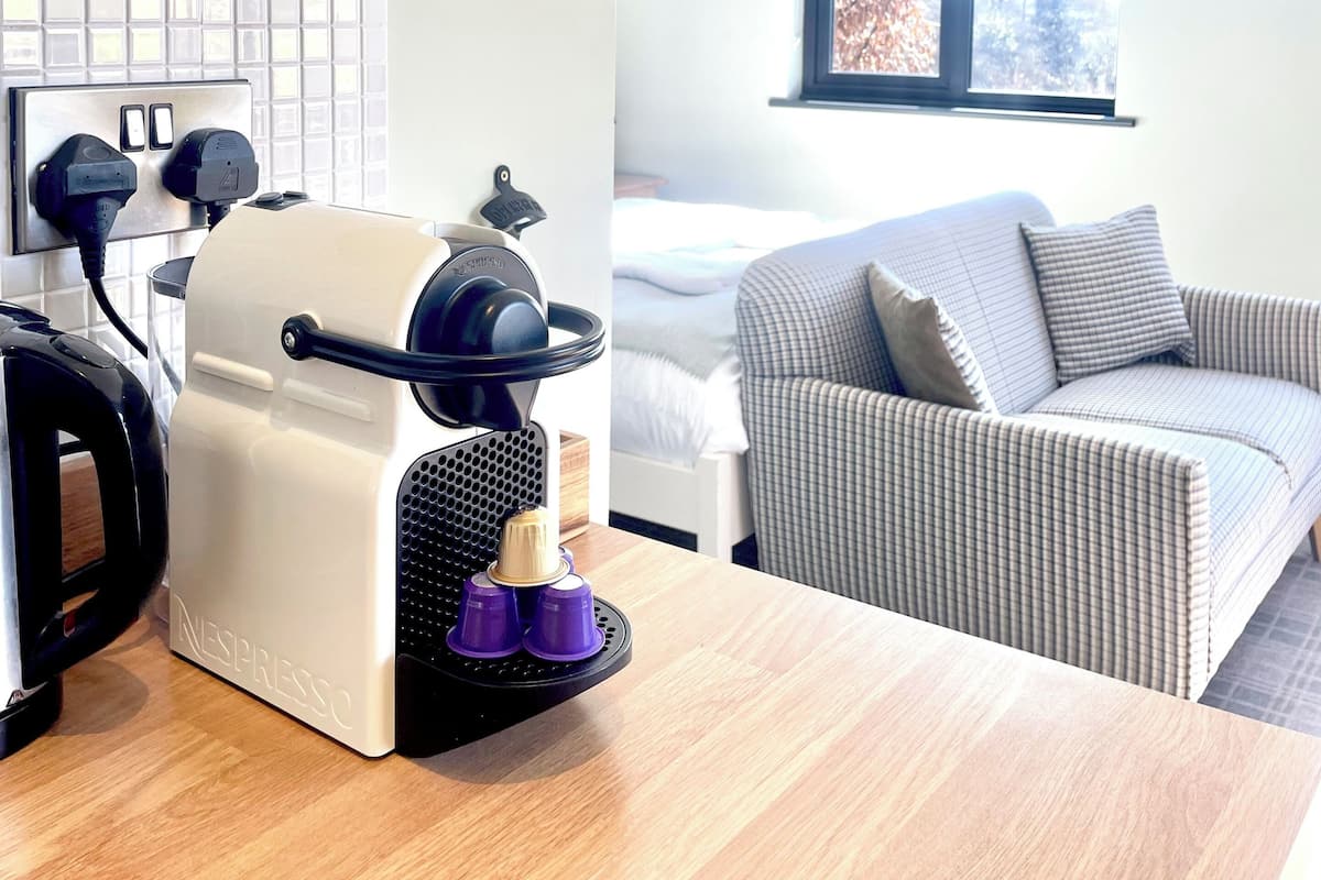 1 bedroom, premium bedding, desk, soundproofing