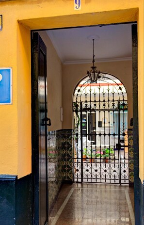 Mặt tiền nơi lưu trú