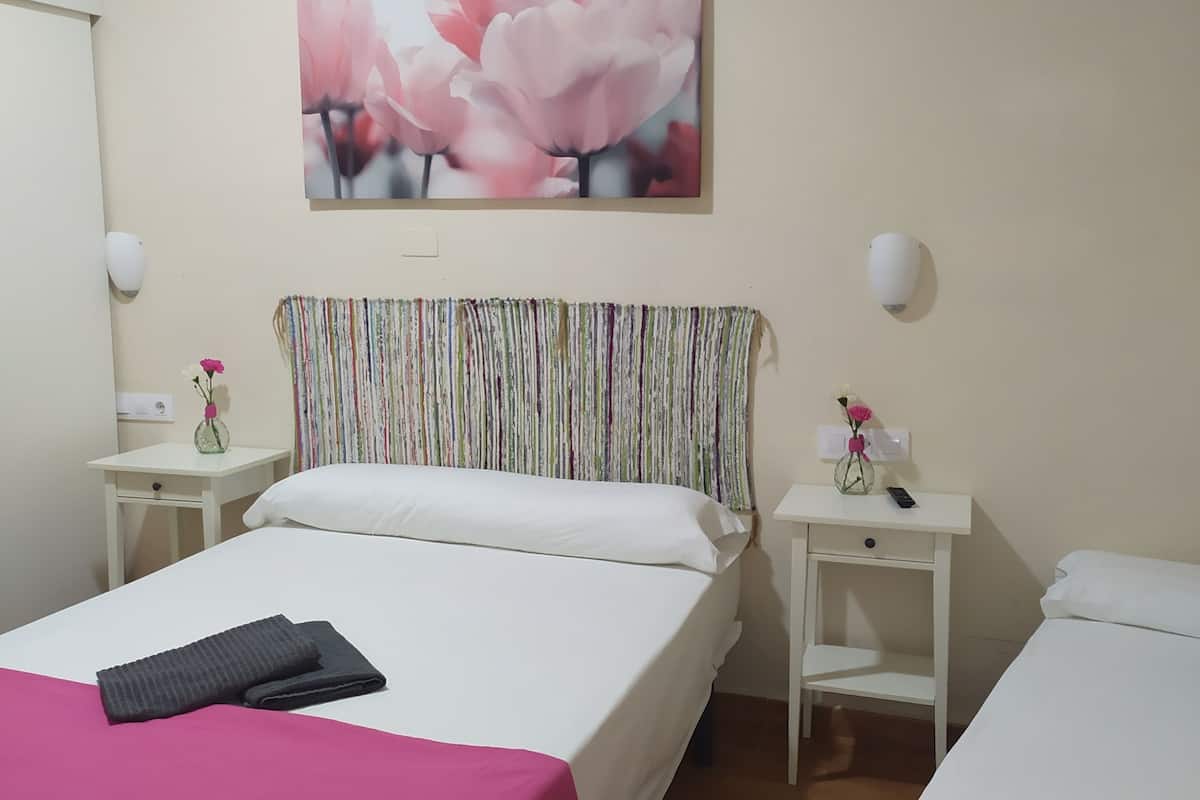 FAMILIAR DOBLE MATRIMONIAL + SUPLETORIA BAÑO PRIVADO