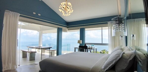 Sky King Suite | Premium bedding, in-room safe, iron/ironing board, rollaway beds