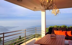 Outdoor dining - The Carmelence View (Tagaytay)