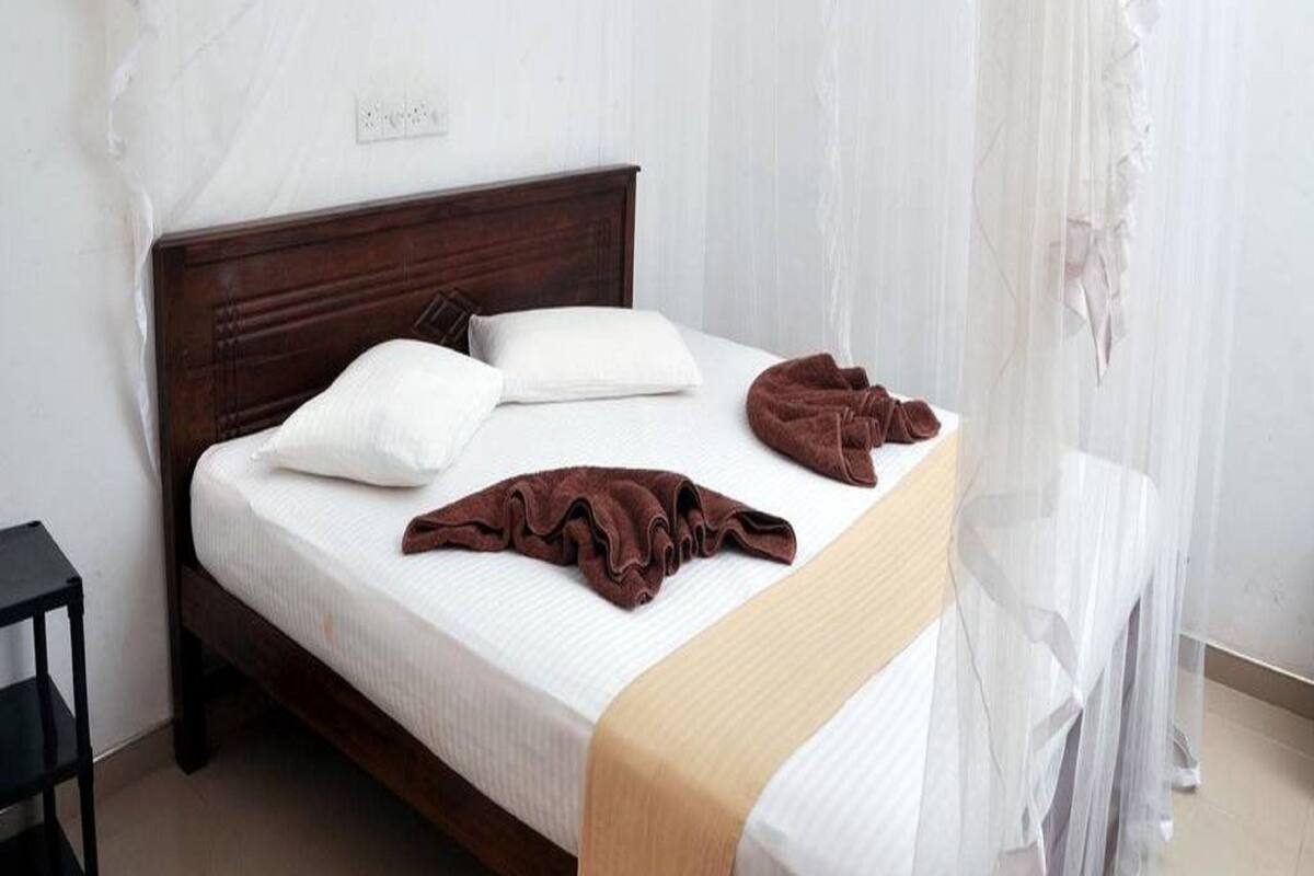 Minibar, desk, iron/ironing board, free WiFi