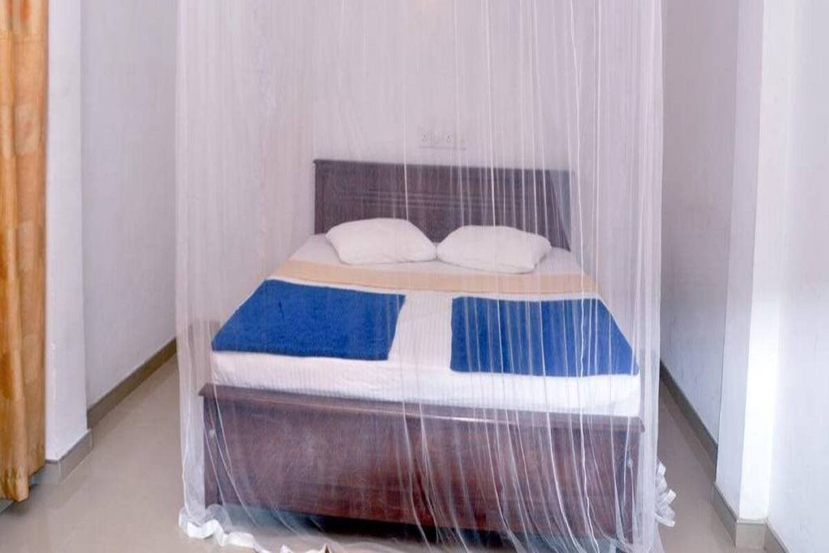 Minibar, desk, iron/ironing board, free WiFi