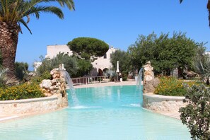 Outdoor pool, sun loungers - Masseria Valente (Ostuni)