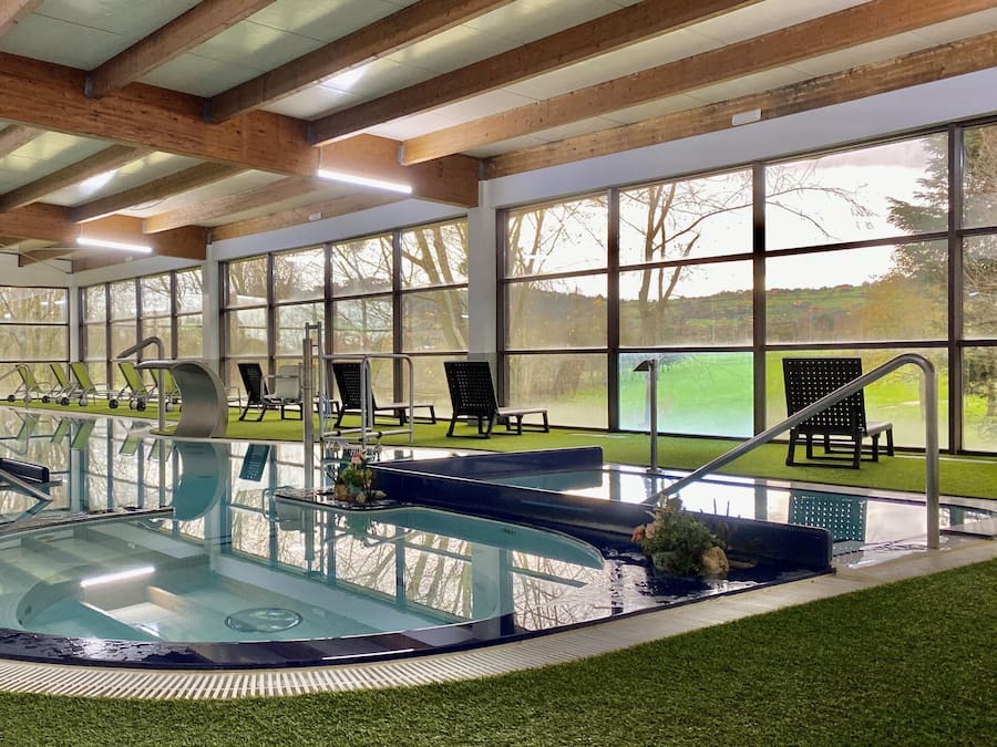 Double Room (with SPA) | Living area | 30-inch flat-screen TV with digital channels, TV