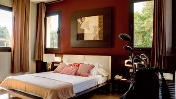Standard Double Room | Minibar, in-room safe, desk, blackout drapes