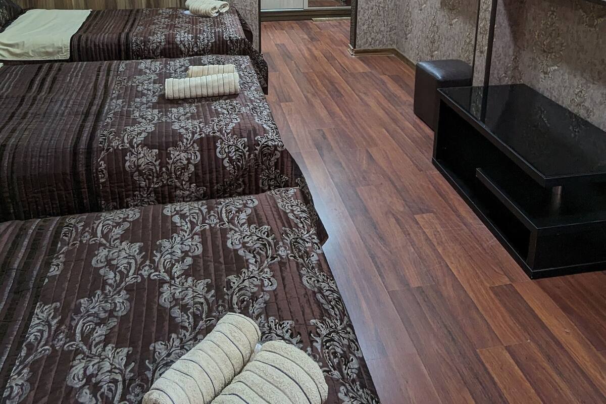 Caja de seguridad en la habitación y escritorio