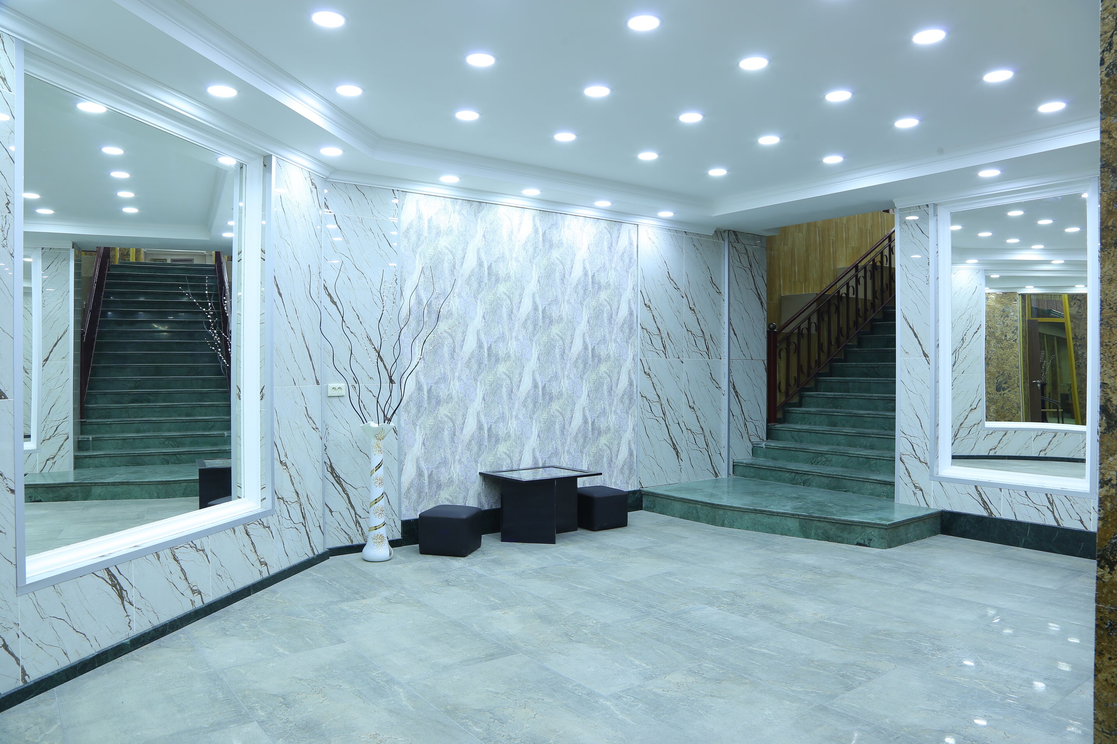 Pintu masuk properti