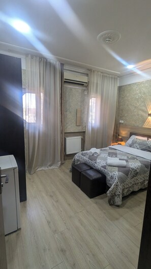 Camas con pillow-top, caja de seguridad en la habitación y escritorio