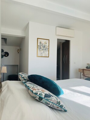 Habitació doble superior, 1 dormitori, vistes al mar | Roba de llit d'alta qualitat i caixa forta a l'habitació 