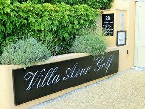 Property entrance - Villa Azur Golf (Bandol)