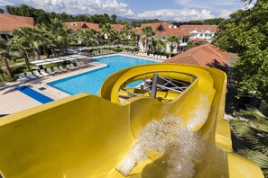 2 piscinas externas, guarda-sóis, espreguiçadeiras