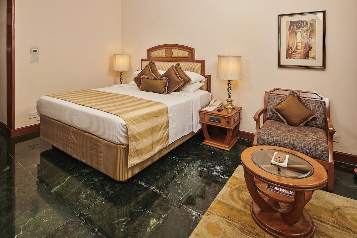 Premium bedding, minibar, in-room safe, desk