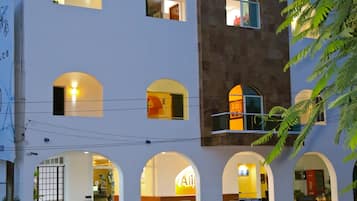 Façade de l’hébergement - soirée/nuit