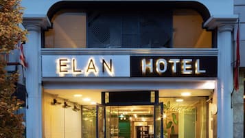 Frette Italian sheets, premium bedding, down comforters, minibar