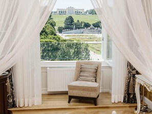 2 slaapkamers, een minibar, een kluis op de kamer, een bureau