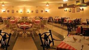 3 restaurantes; se sirven desayunos, comidas, cenas y brunch