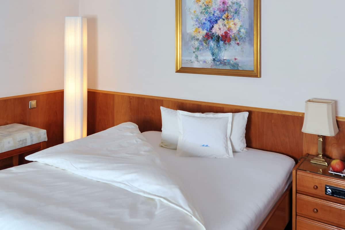Quarto solteiro standard | 1 quarto, roupas de cama premium, edredons de pluma