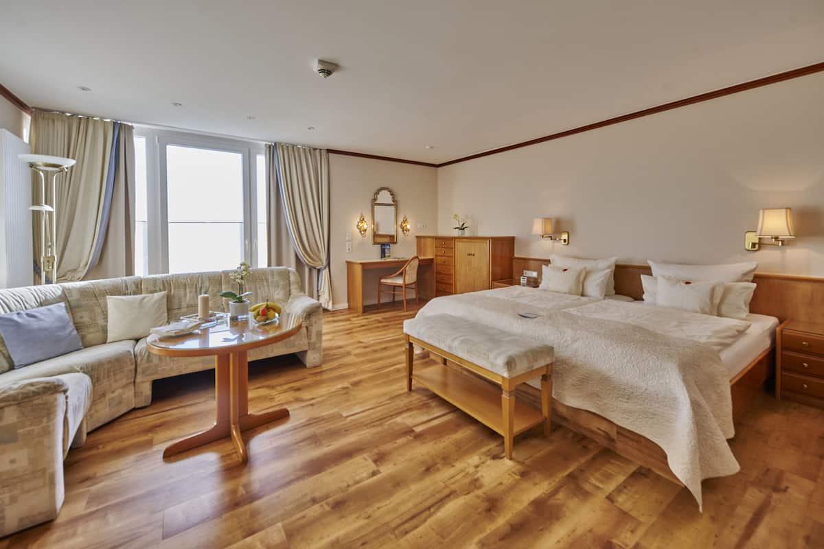 1 bedroom, premium bedding, down comforters, pillowtop beds