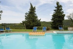 Indoor pool, outdoor pool, pool umbrellas, pool loungers - Country House Bosco Lazzeroni (Montaione)