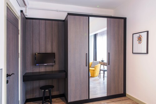 G Flats & Serviced Apartments - Adult Only