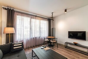 Comfort Apartment, 1 Bedroom | Living room | Flat-screen TV