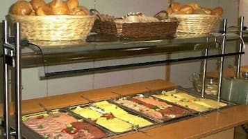Free daily buffet breakfast