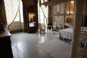 Suíte júnior (2 levels - La Pace) | Frigobar, cofres nos quartos, escrivaninha, quartos à prova de som