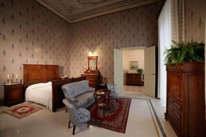 Quarto casal ou duplo luxo, vista para a cidade (L'Amore) | Frigobar, cofres nos quartos, escrivaninha, quartos à prova de som