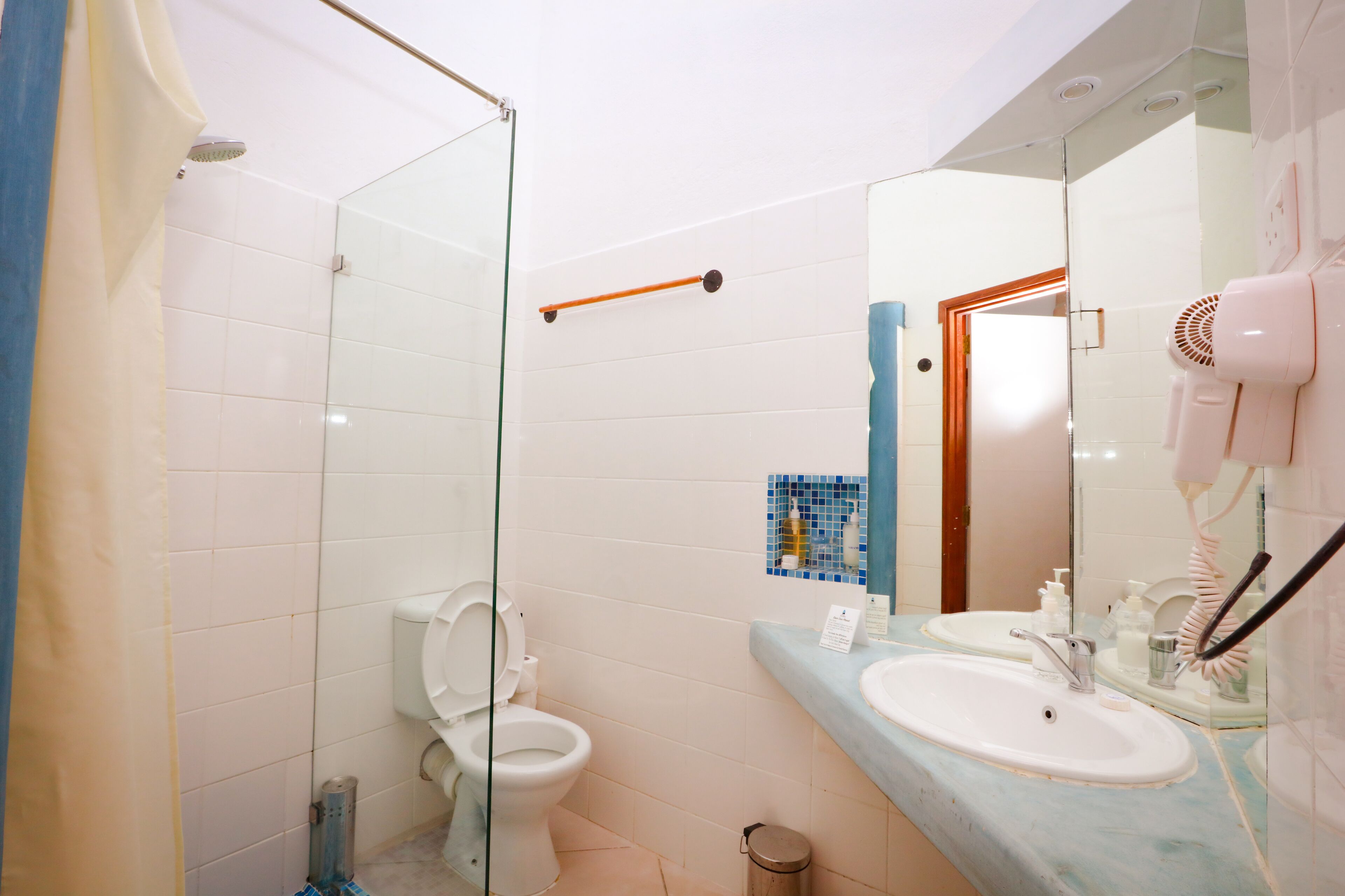 standard double room | premium bedding, minibar, in-room safe, desk