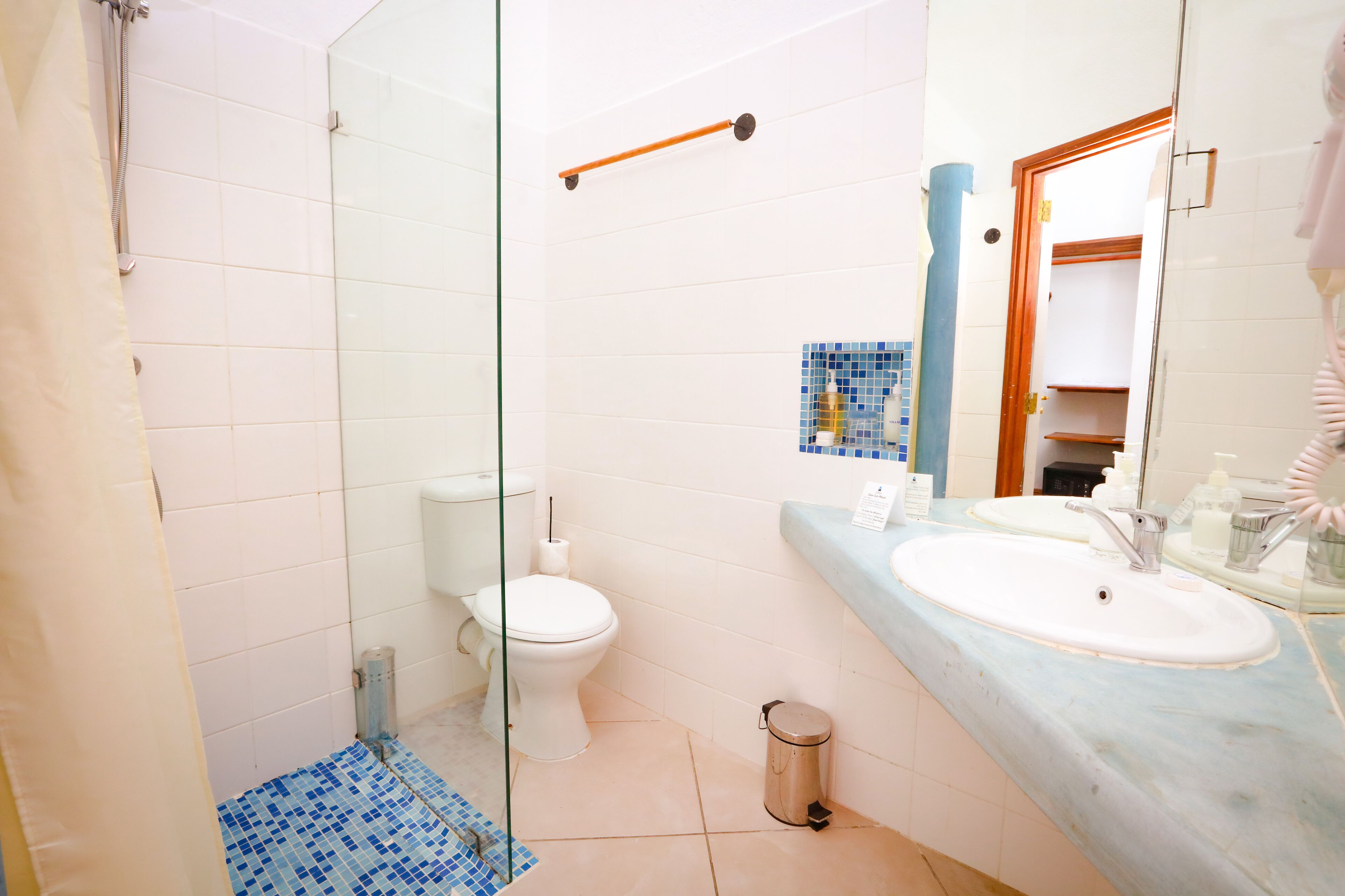 standard double room | premium bedding, minibar, in-room safe, desk