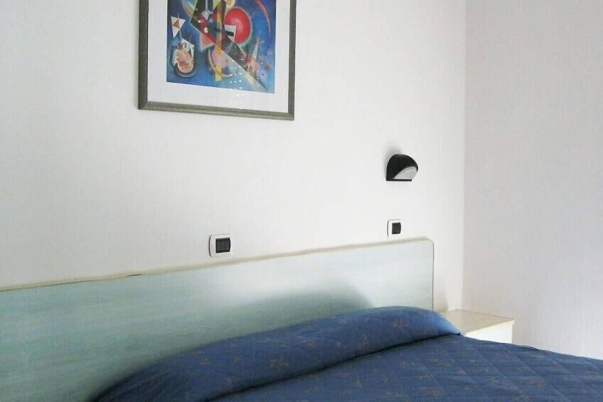 Desk, free cots/infant beds