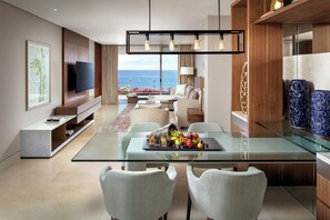 One Bedroom Governor Suite Ocean View | Vista do quarto