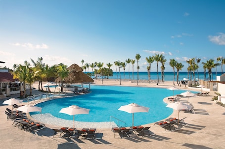 4 outdoor pools, free cabanas, pool umbrellas. Dreams Dominicus La Romana - All Inclusive