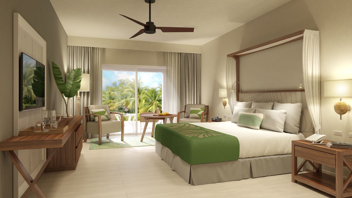 Free minibar, in-room safe, free WiFi, bed sheets