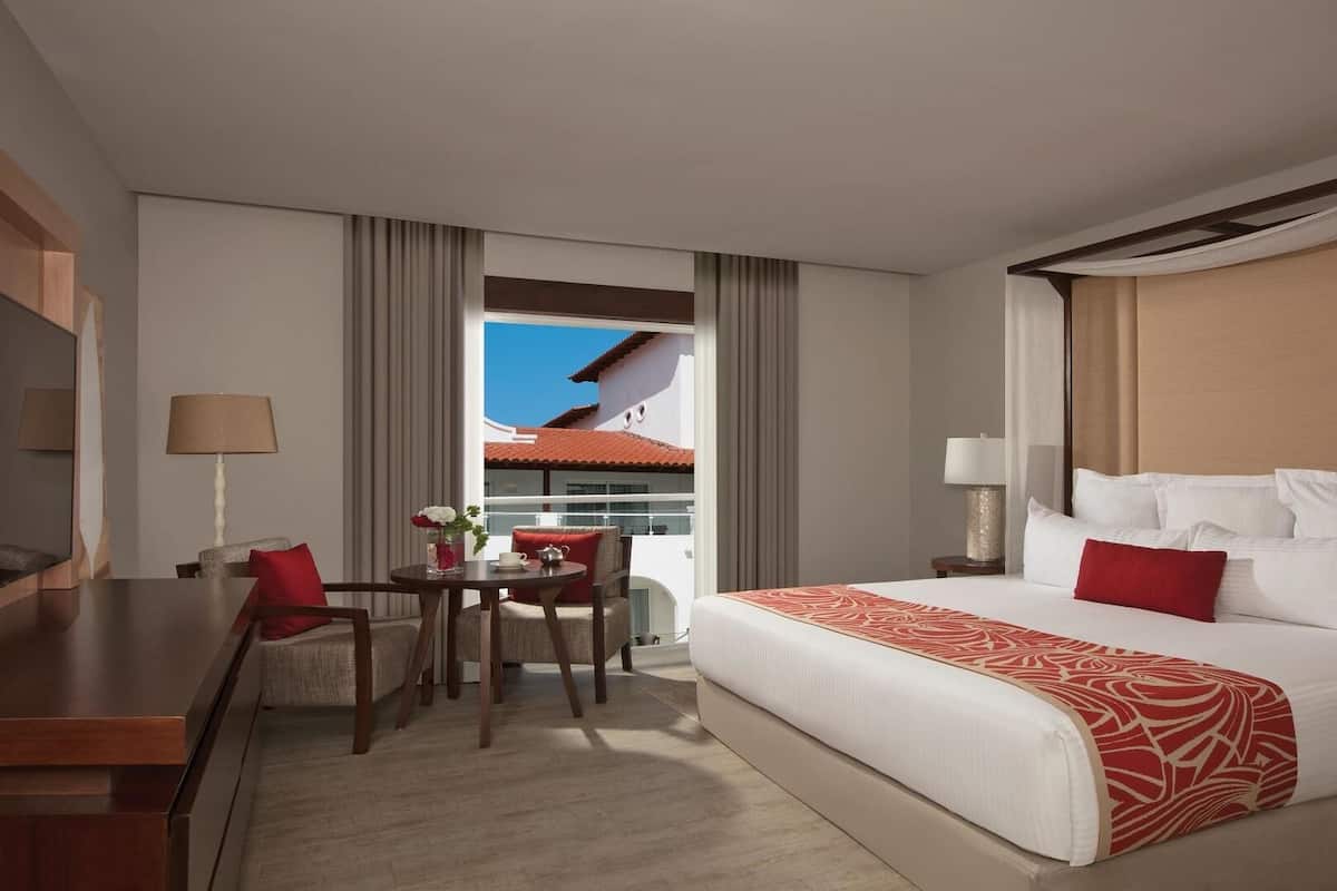 1 bedroom, free minibar, in-room safe, free WiFi
