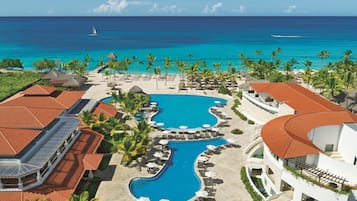 4 outdoor pools, free pool cabanas, pool umbrellas