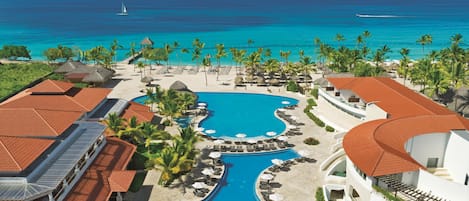 4 outdoor pools, free pool cabanas, pool umbrellas