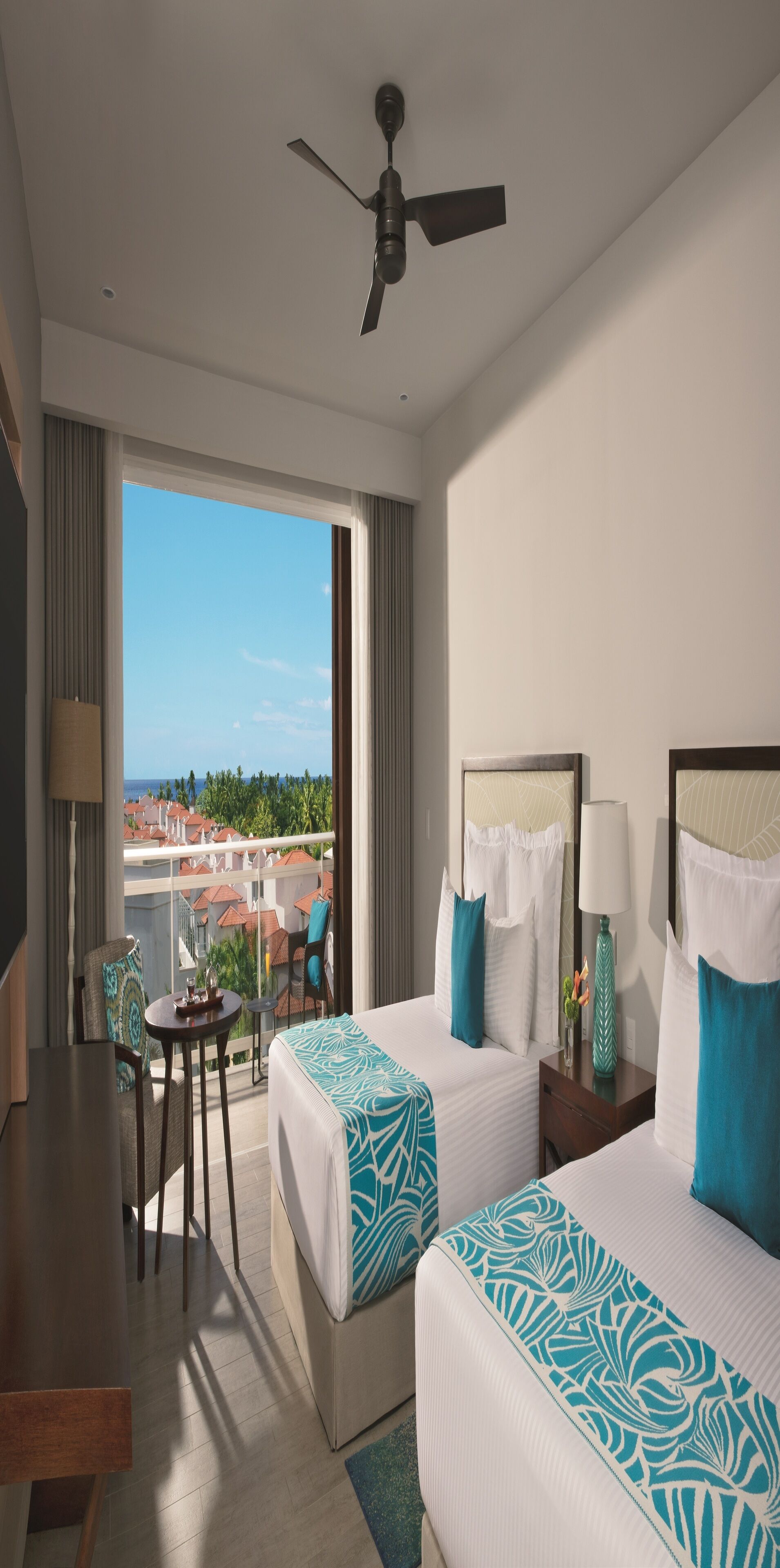 free minibar, in-room safe, free wifi, bed sheets