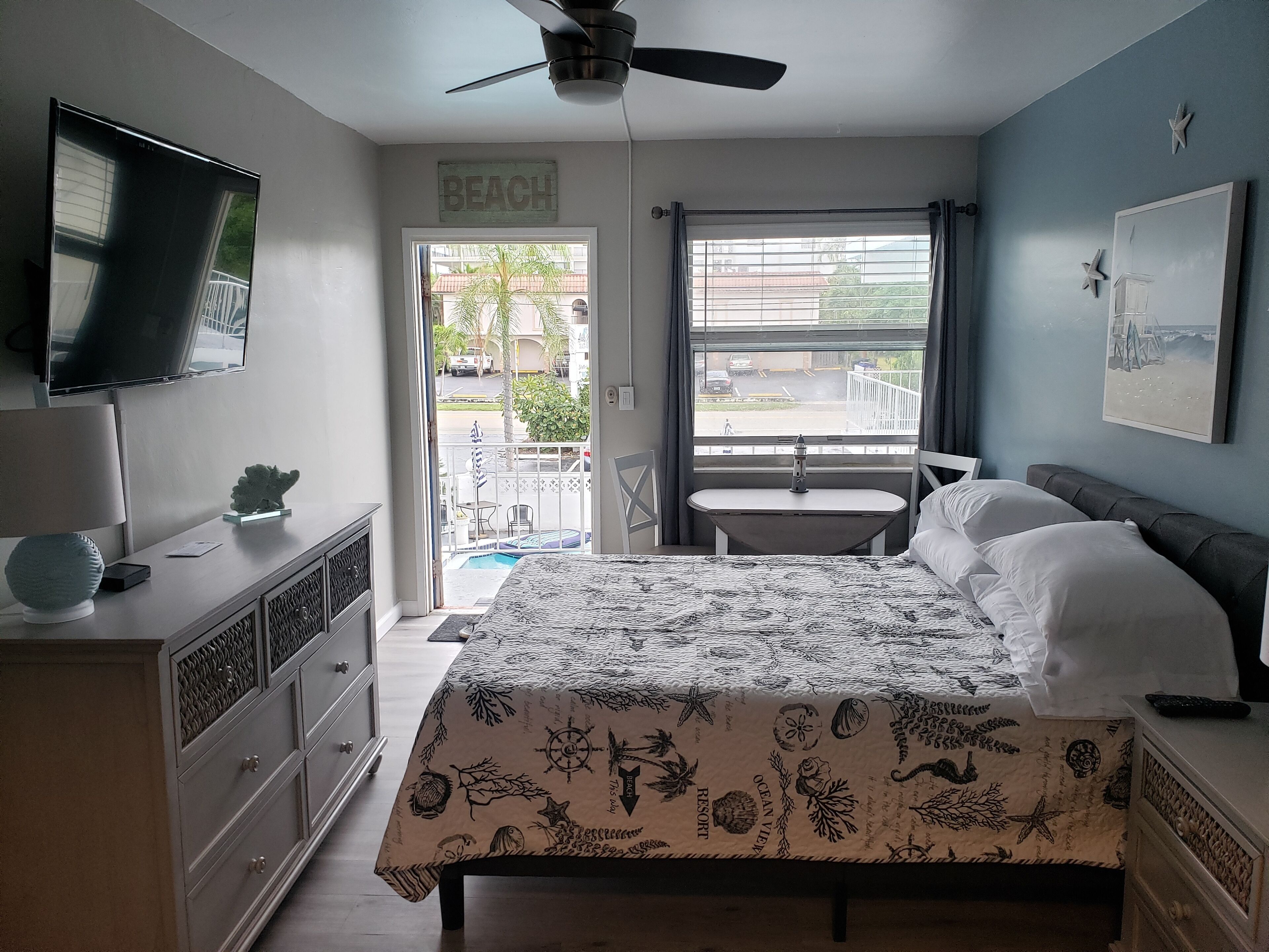 Habitación estándar | Ropa de cama de alta calidad, colchones viscoelásticos, caja fuerte