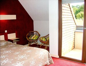 高级双人房 | 办公桌、免费婴儿床、折叠床/加床（额外收费）、免费 WiFi