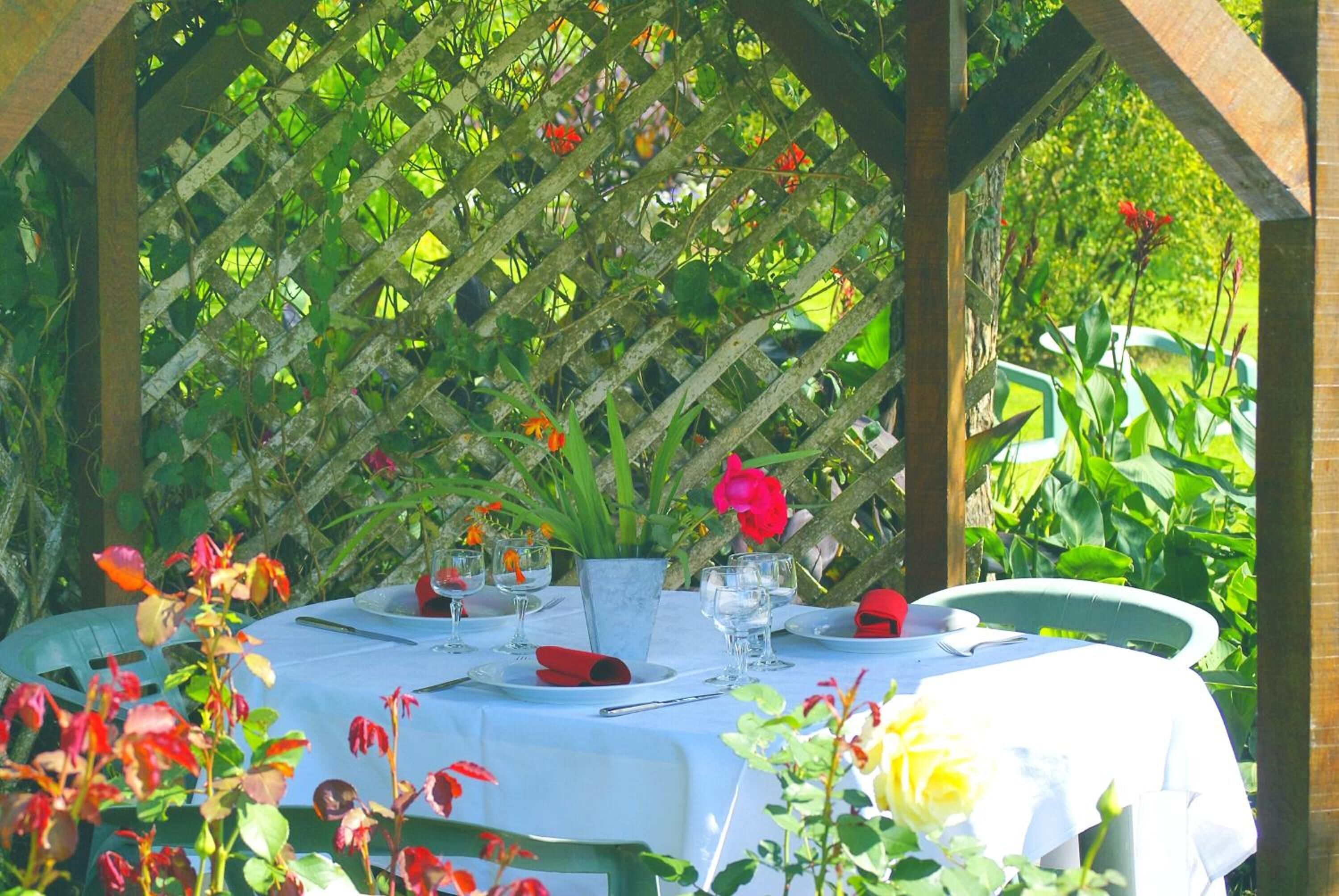 lunch and dinner served, french cuisine